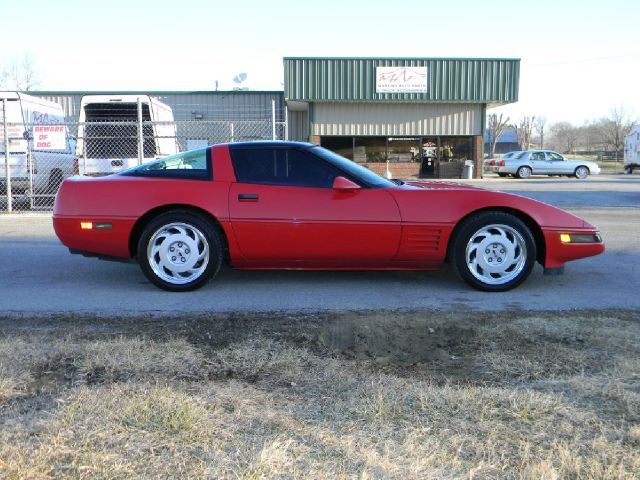 1992 chevrolet corvette base 2dr std hatchback 91747 miles red hatchback 5.7l v8