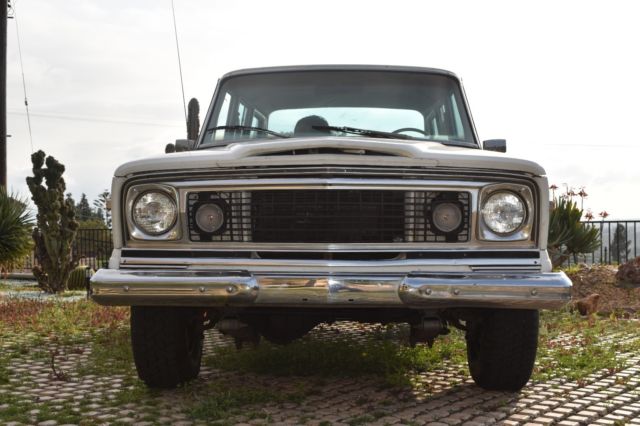 jeep wagoneer v8 great project car, runs and drives 4 wheel drive quadra trac