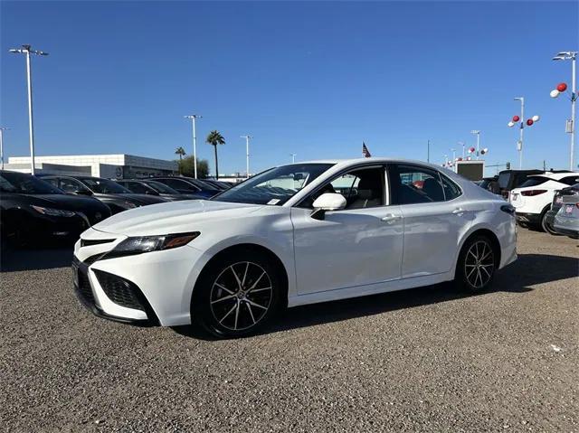 2022 toyota camry se