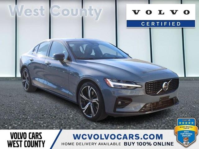 2024 volvo s60 b5 plus dark theme