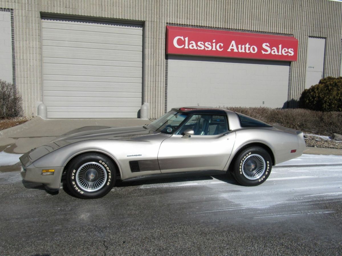 1982 chevrolet corvette 19000 miles silver beige collectors edition 8 cyl 4 spe