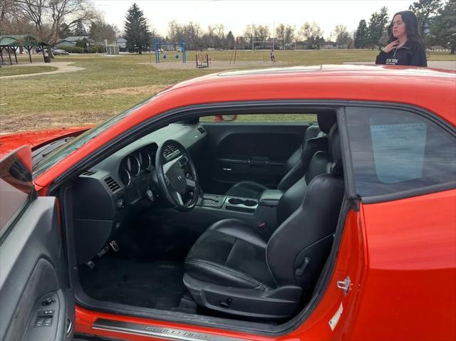 2008 dodge challenger srt8