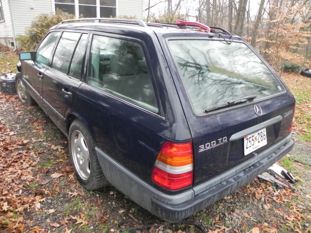 1987 300td mercedes wagon -turbo diesel - 3rd row seat 104,000++ original miles