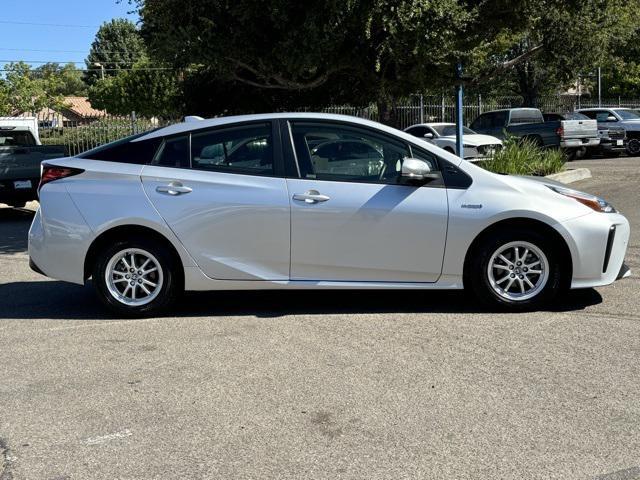 2022 toyota prius le
