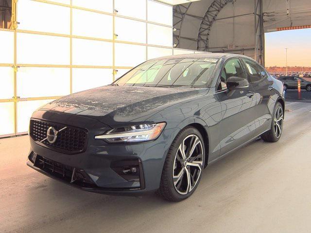2024 volvo s60 b5 core dark theme