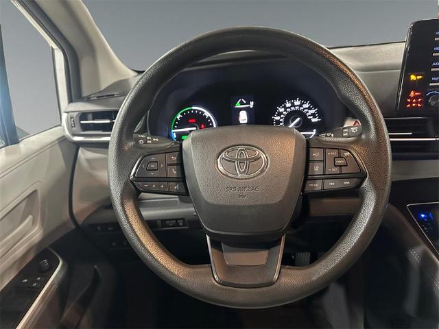 2023 toyota sienna le