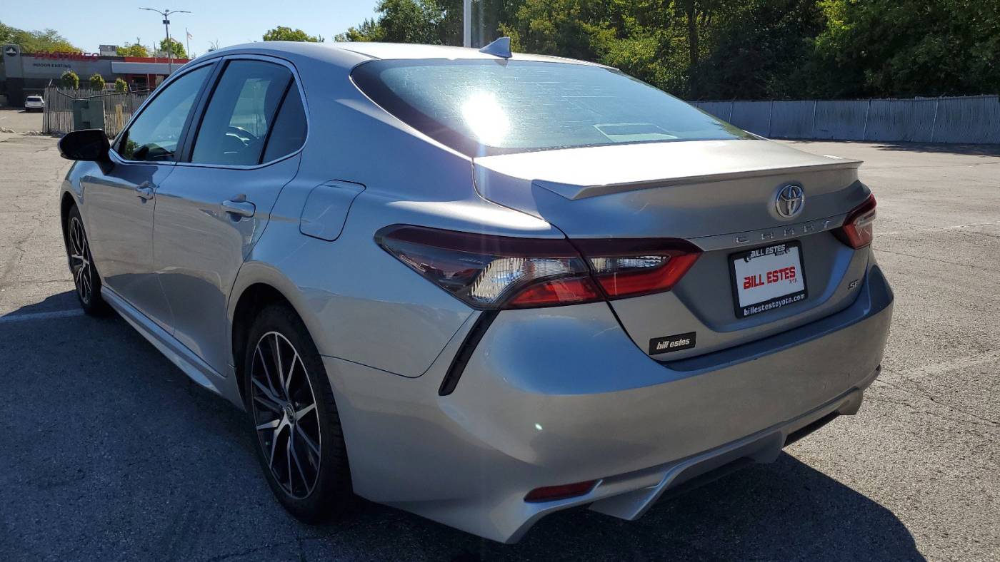 2022 toyota camry se