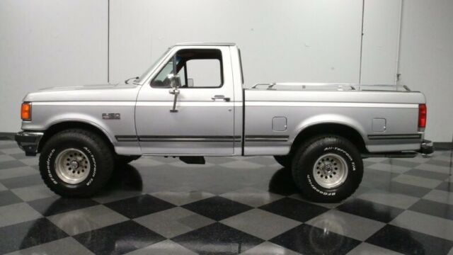 modern classic pickup xlt 4x4 fomoco 5.8 liter v8 auto transmission silver