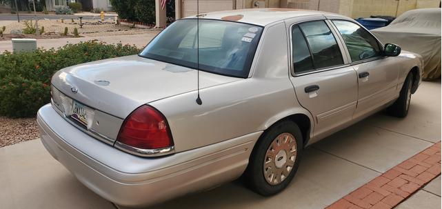 2005 ford crown victoria base