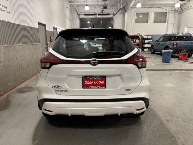 2023 nissan kicks sr