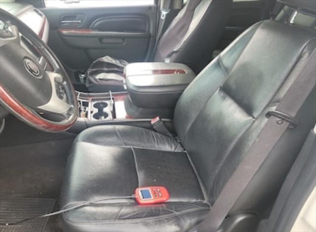 2011 cadillac escalade base