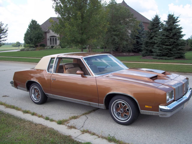 one of a kind 1979 cutlass supreme,owned and built by gm master mechanic