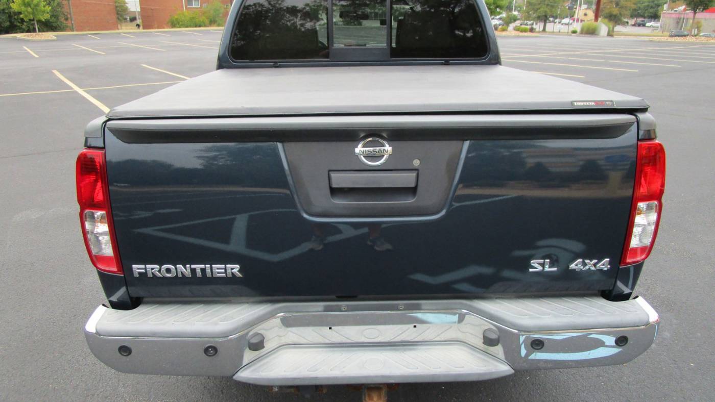 2017 nissan frontier sl