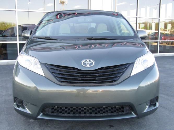 used 2014 toyota sienna le omaha, ne 68117 for sale in omaha, nebraska