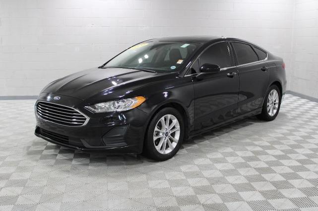 2020 ford fusion se
