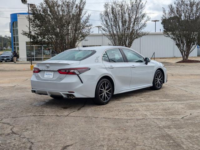 2022 toyota camry se