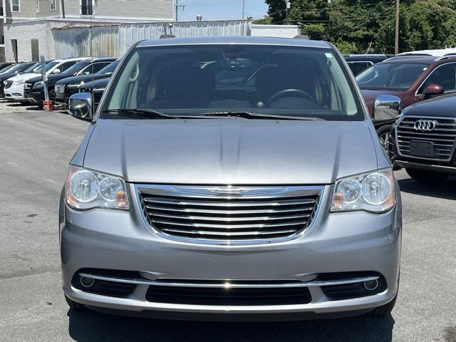 2014 chrysler town & country touring-l