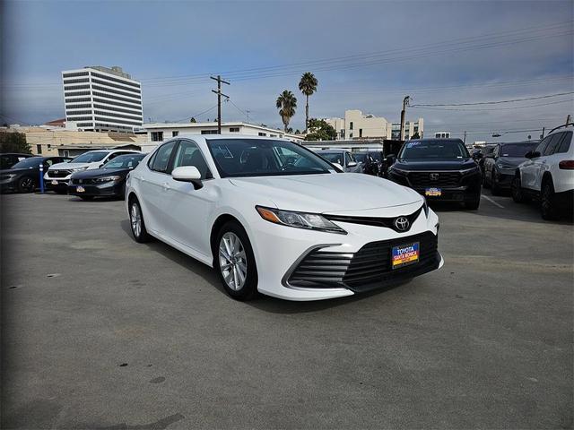 2021 toyota camry le