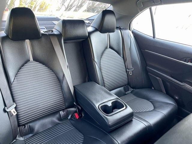 2022 toyota camry se
