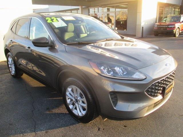 2022 ford escape se