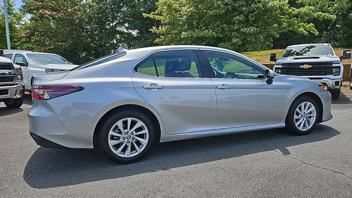 2024 toyota camry le