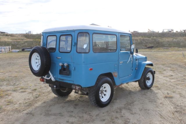 1976 toyota land cruiser, 350 v-8... runs and drives great! no reserve!!!