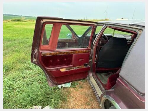 1991 chrysler fifth ave nice little car runs good getting wife a bigger vehicle