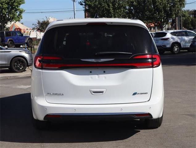 2024 chrysler pacifica hybrid select