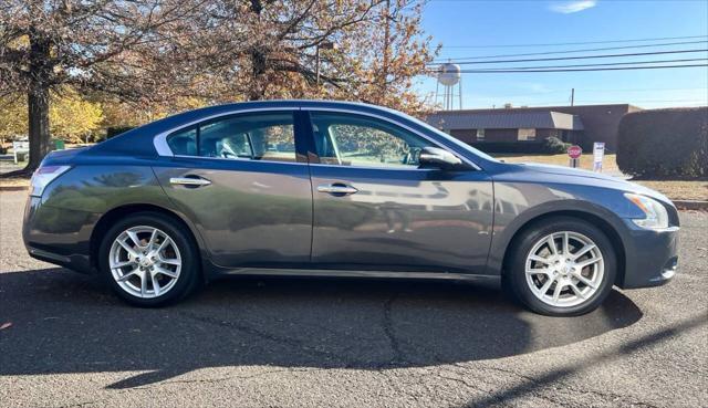 2010 nissan maxima sv
