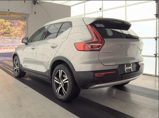 2023 volvo xc40 b5 plus bright theme