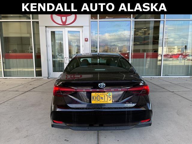2022 toyota avalon hybrid xle plus
