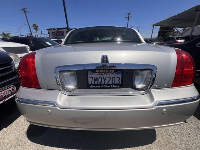 2005 lincoln town car signature