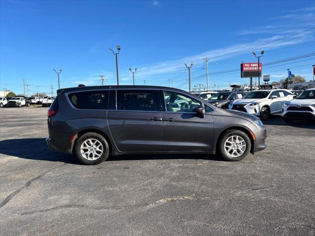 2023 chrysler voyager lx