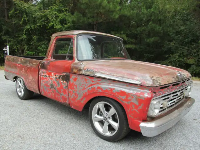 fuel injected v8, auto trans w/overdrive, 4 wheel pwr disc brakes, pwr steering!
