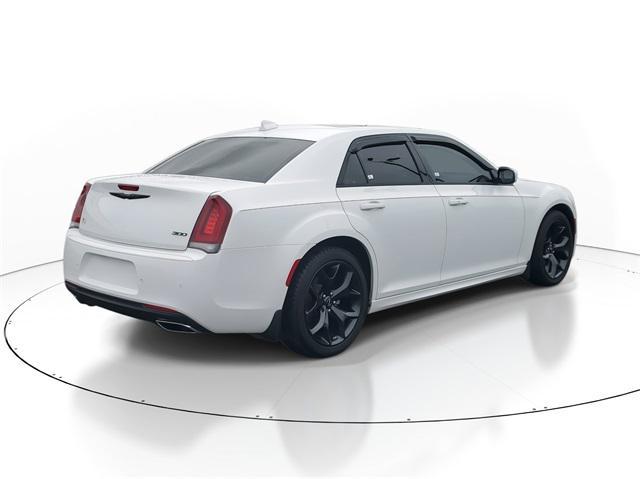 2023 chrysler 300 touring