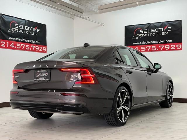 2024 volvo s60 plus dark theme