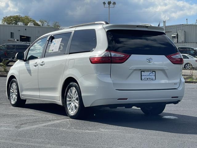 2017 toyota sienna limited