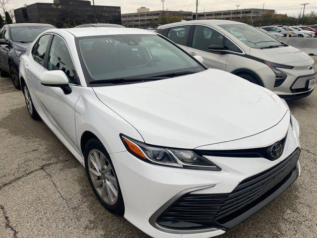 2022 toyota camry le