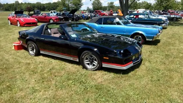 1982 z28 camaro - extremly clean -paint is like new!