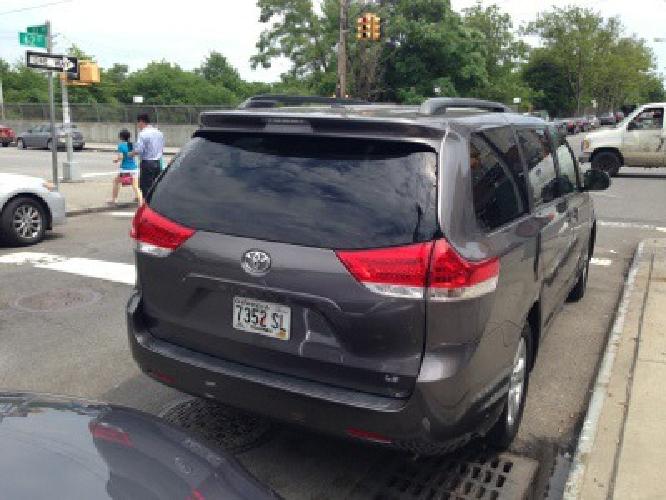 2011 toyota sienna le leather seats in new york, ny