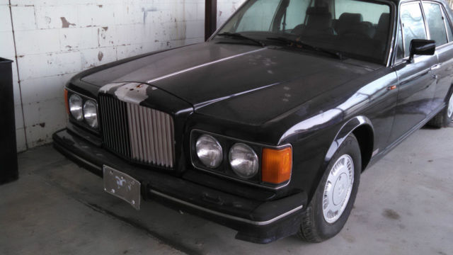 ragged old 1991 bentley turbo r that needs attention