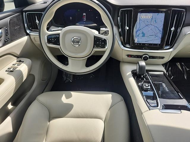 2023 volvo s60 recharge plug-in hybrid plus dark