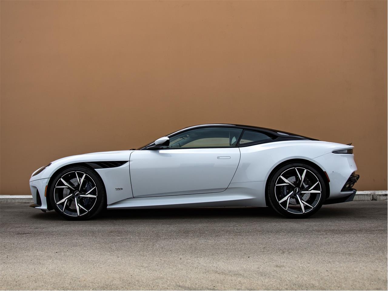 2019 aston martin dbs