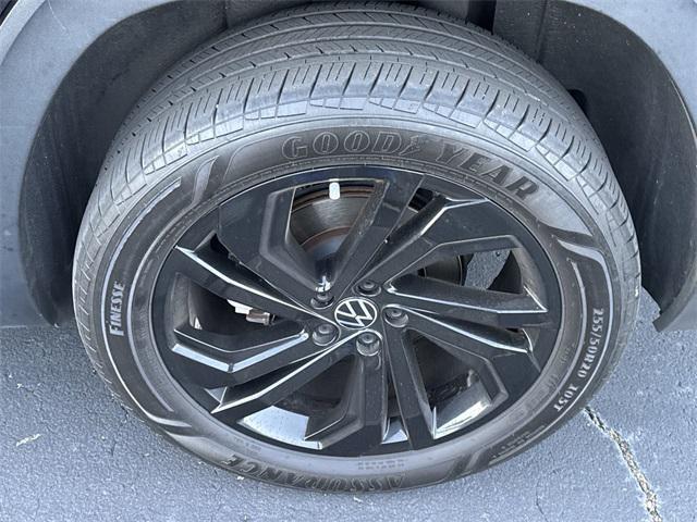 2023 volkswagen atlas 3.6l se w/technology