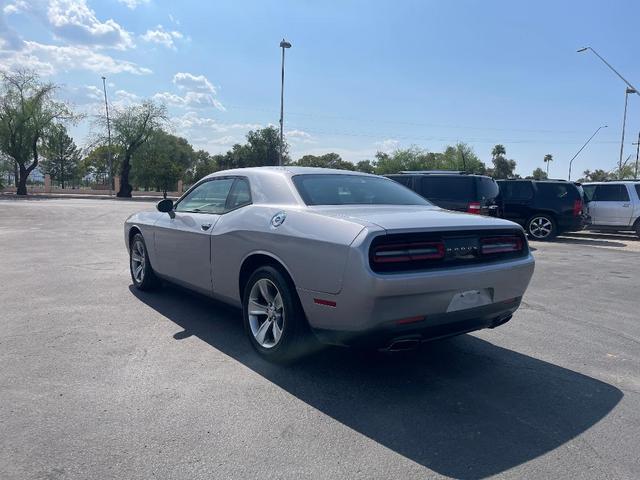 2016 dodge challenger sxt