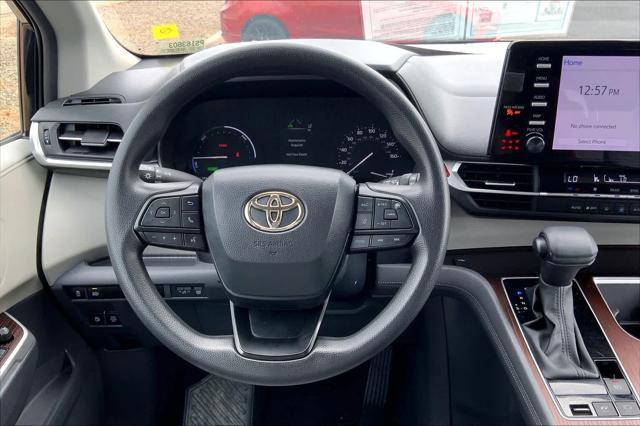 2023 toyota sienna le