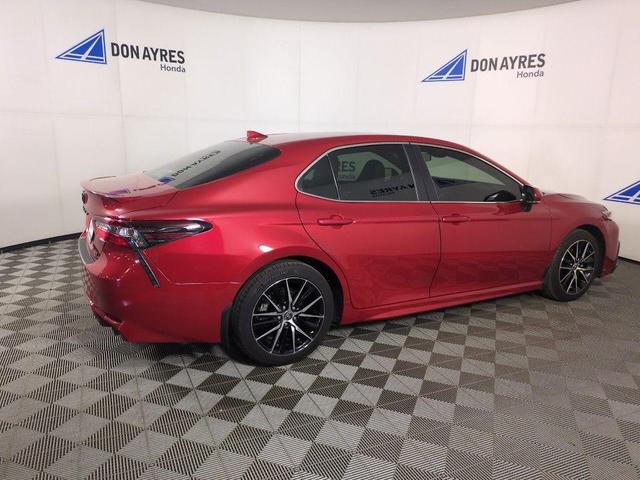 2022 toyota camry se