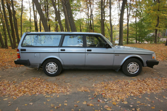 1992 volvo station wagon 240 dl used runs. rare 'blue ice' color. nice condition