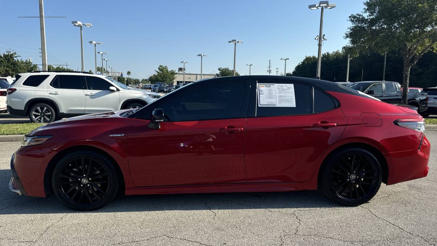 2021 toyota camry hybrid xse