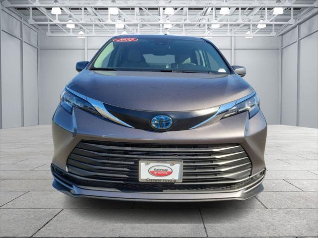 2022 toyota sienna le